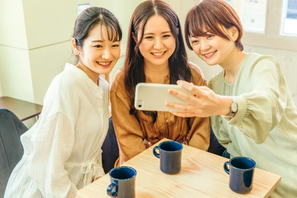 懇親会が盛り上がる余興35選|プロが教える失敗しない演出ガイド【2026年版】No.22|AIフォトブース・AIポートレートの画像