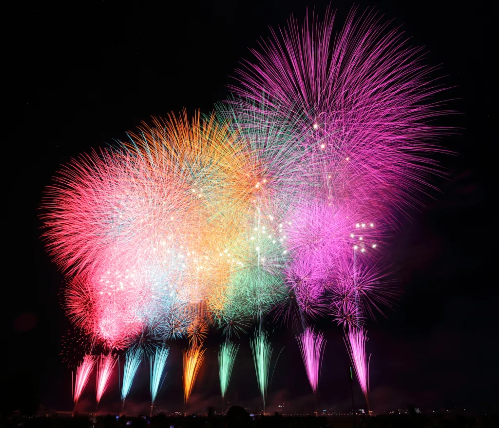 花火大会の代わりになるナイトイベント演出5選|屋外・夜・大人数でも映える