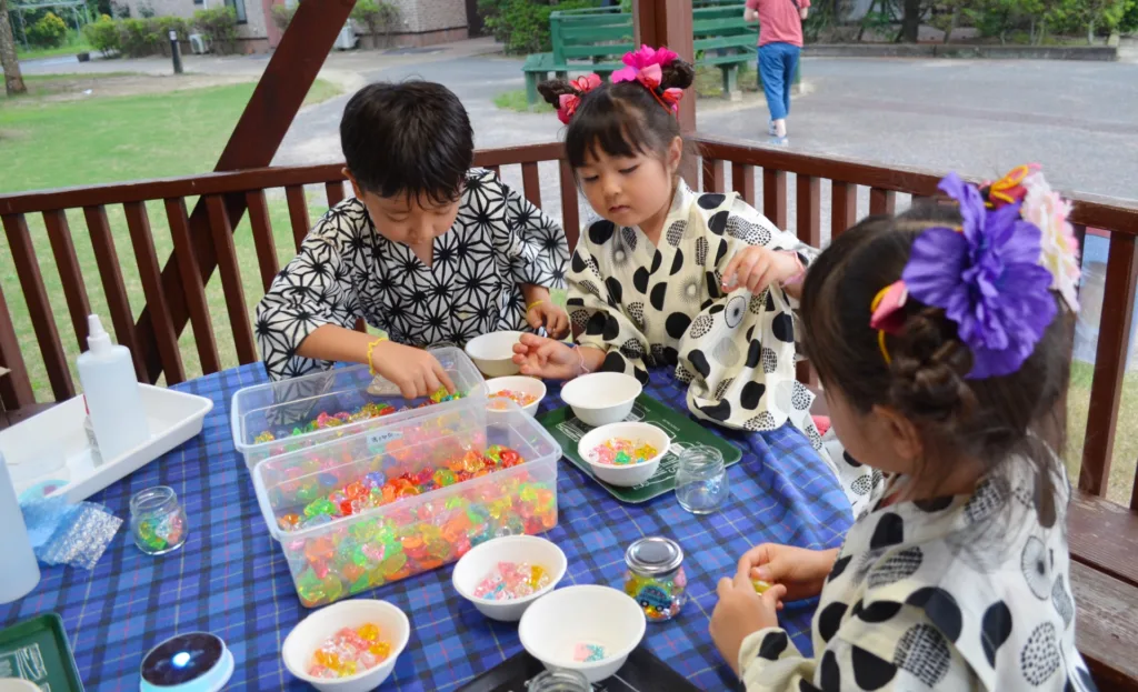 幼稚園・保育園の夏祭りに呼べる出し物と費用相場【パフォーマー選びのポイントも解説】のアイキャッチ画像
