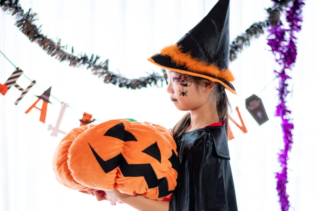 ハロウィンイベントの出し物・余興35選|商業施設・パーティーを盛り上げるアイデア完全ガイド