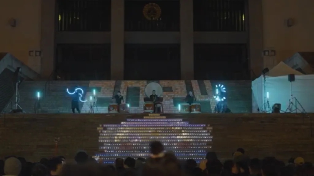 大阪・北御堂の年越し野外ステージでのLED×和太鼓コラボ
