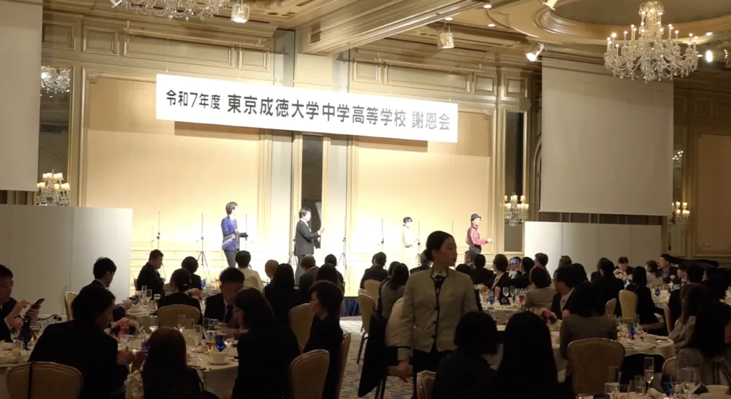 謝恩会の出し物・余興で盛り上がる会場の様子