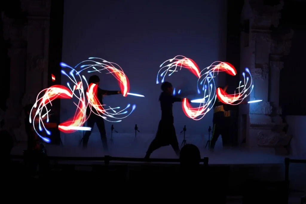 4名編成（カルテット）のLEDパフォーマンス