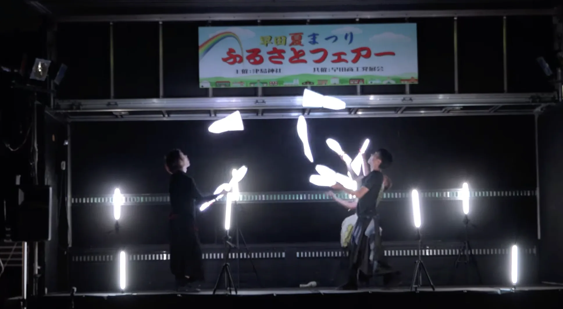 最も盛り上がる演目の一つであるLEDクラブパフォーマンス